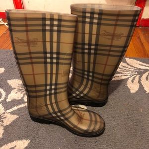Burberry rain boots worn!